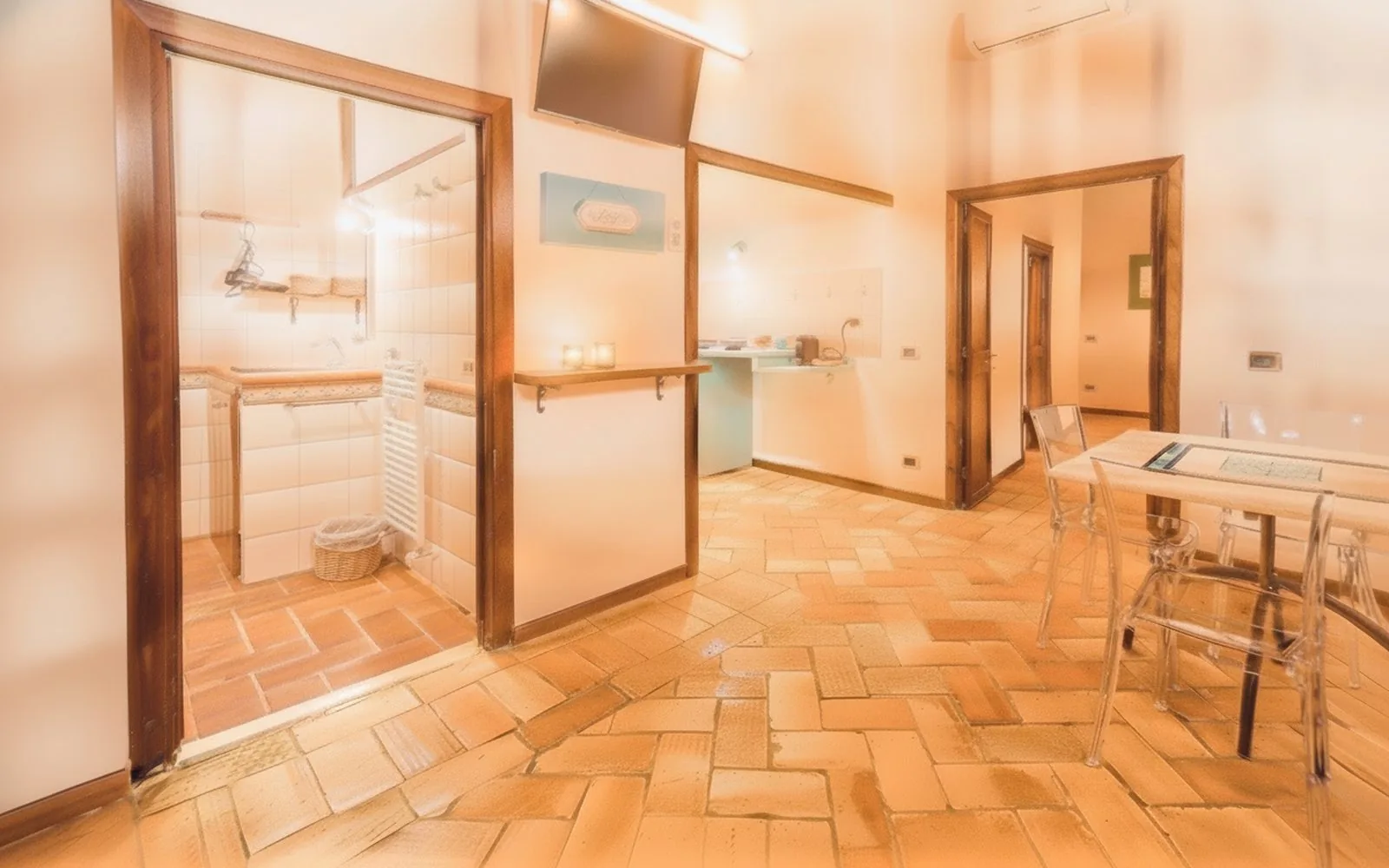 Passaggio tra zona giorno e bagno